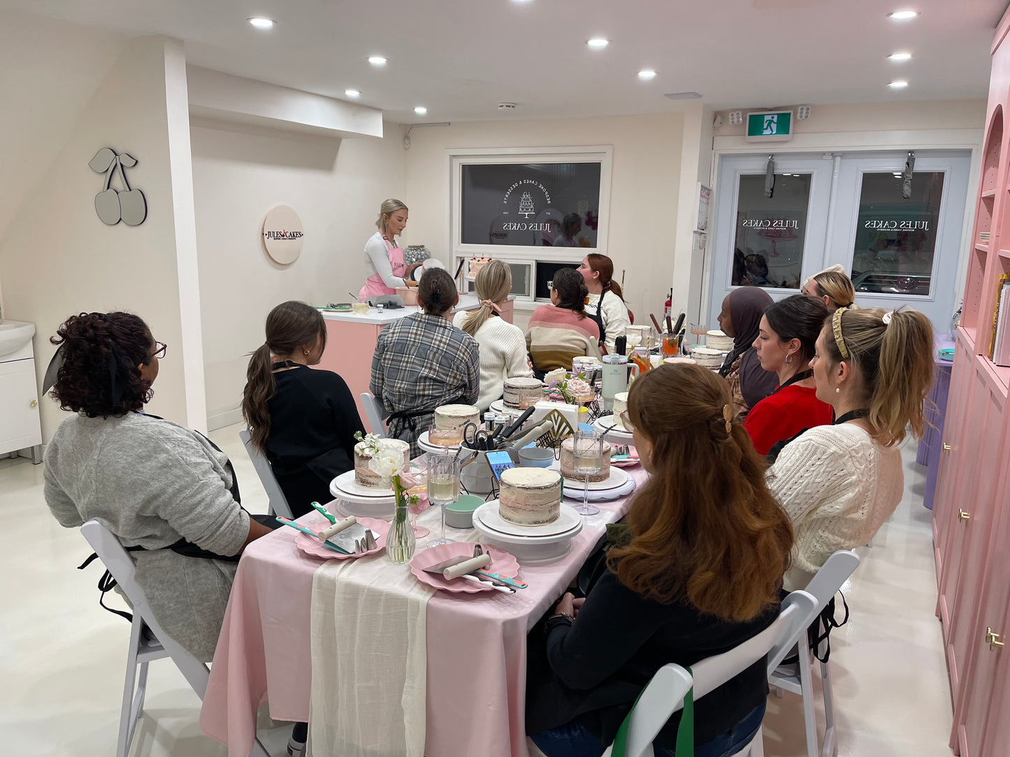 OCT 30 | HALLOWEEN: vintage cake decorating workshop 6:00pm-9:00pm