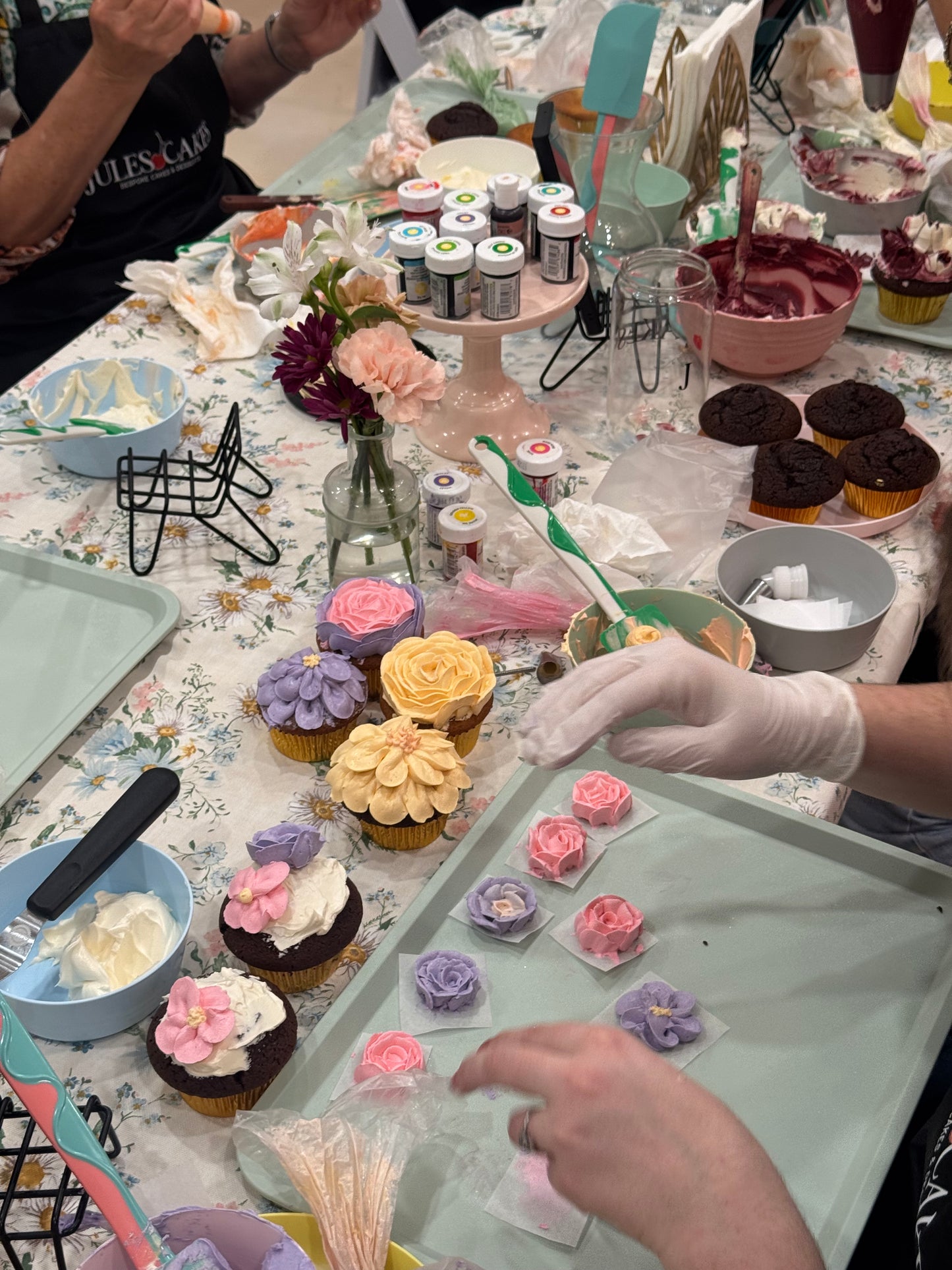 DEC 11 | BOUQUET CUPCAKE: decorating workshop | 6:00pm-8:30pm